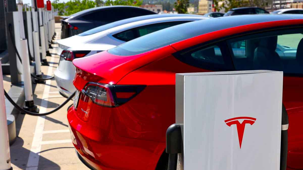 Elektrikli Araç Üreticisi Tesla'nın Hisseleri Düşmeye Devam Ediyor!